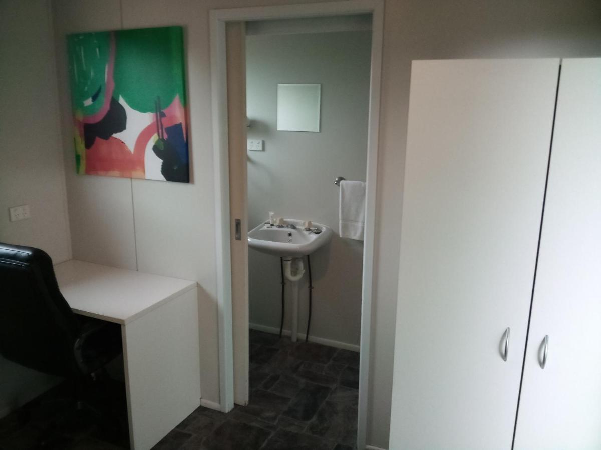 Bushchooks Travellers Village Bororen Quarto foto